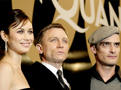 Olga Kurylenko, Daniel Craig, Anatole Taubman Olga Kurylenko, Daniel Craig, Anatole Taubman